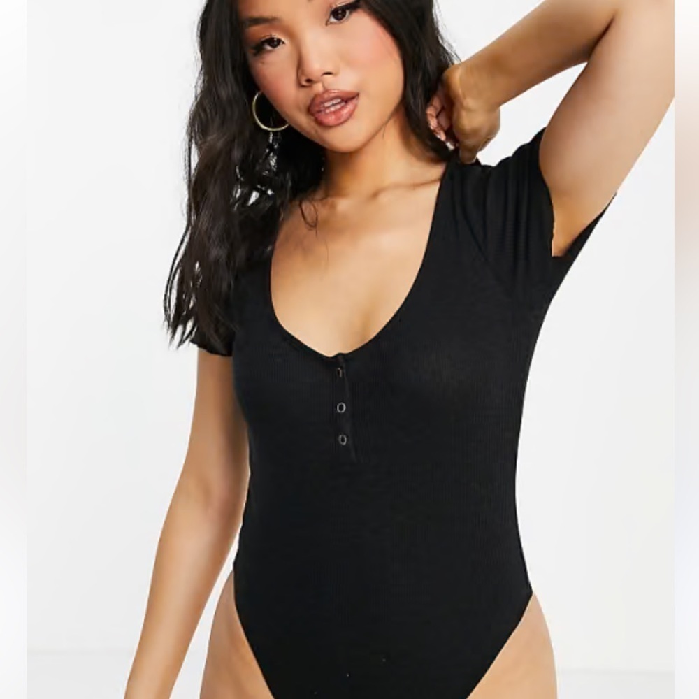 ASOS DESIGN Petite Sz 4 Short Sleeve Henley Snaps Front Bodysuit Black